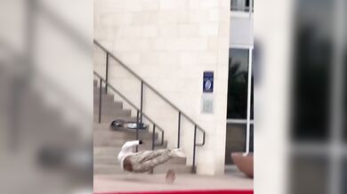 Tvrdý pád skateboardisty Nyjaha Hustona