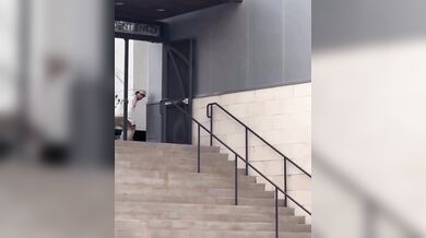 Tvrdý pád skateboardisty Nyjaha Hustona