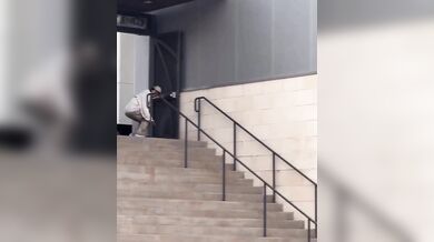 Tvrdý pád skateboardisty Nyjaha Hustona