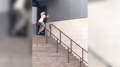 Tvrdý pád skateboardisty Nyjaha Hustona