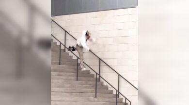 Tvrdý pád skateboardisty Nyjaha Hustona