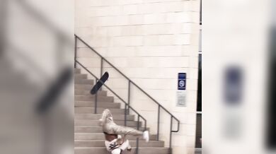 Tvrdý pád skateboardisty Nyjaha Hustona