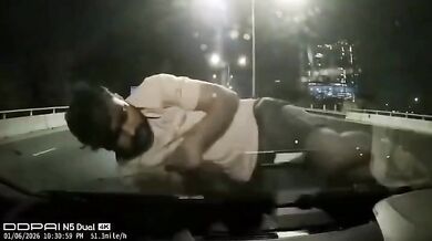 Motorkář vjel do protisměru a střetl se s autem