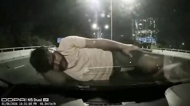 Motorkář vjel do protisměru a střetl se s autem