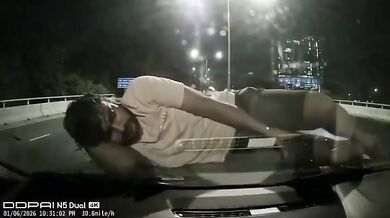 Motorkář vjel do protisměru a střetl se s autem