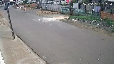 Auto v Brazílii srazilo malého cyklistu a ujelo z místa nehody