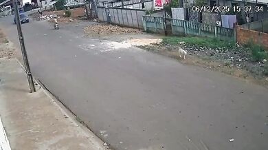 Auto v Brazílii srazilo malého cyklistu a ujelo z místa nehody