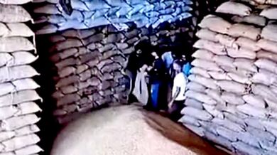 Smrtelná nehoda ve skladu v Indii