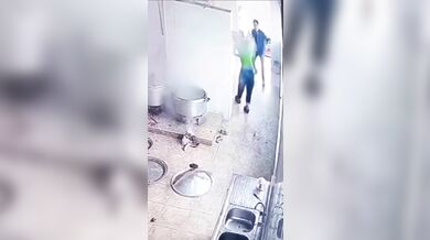 Nehoda s tlakovým hrncem v kuchyni