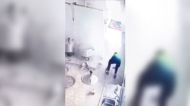 Nehoda s tlakovým hrncem v kuchyni