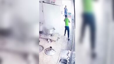 Nehoda s tlakovým hrncem v kuchyni