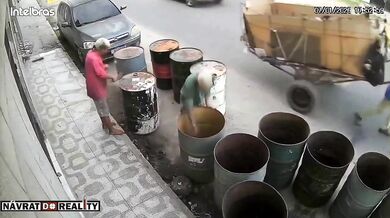 Výbuch sudu s hořlavinou - Prostě to musel zkusit...