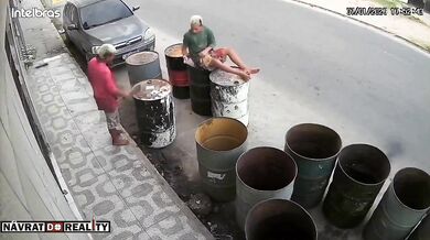 Výbuch sudu s hořlavinou - Prostě to musel zkusit...