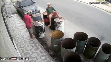 Výbuch sudu s hořlavinou - Prostě to musel zkusit...