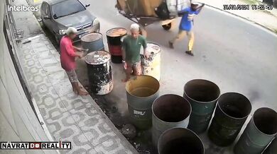 Výbuch sudu s hořlavinou - Prostě to musel zkusit...