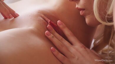 Dvě nejžhavější holky Bella Spark a Diana Heaven si navzájem olizují kundičky