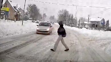 Sražení nezletilé dívky na přechodu