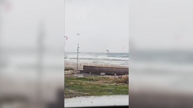 Smrtelná nehoda kitesurfaře během bouře v Izraeli