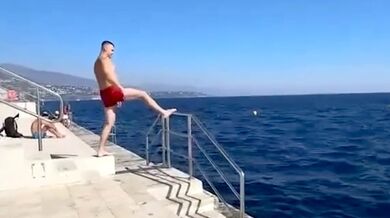 Pokus o stylový skok do vody