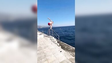 Pokus o stylový skok do vody