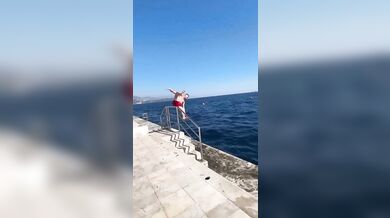 Pokus o stylový skok do vody