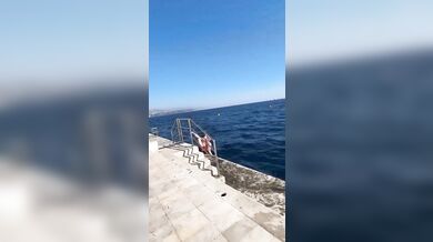 Pokus o stylový skok do vody