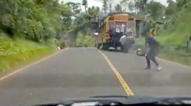 Vyskakování z autobusu za jízdy kvůli selhání brzd