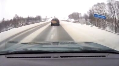 Čtyři mrtví po čelní srážce osobního auta s nákladním vozidlem