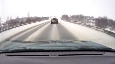 Čtyři mrtví po čelní srážce osobního auta s nákladním vozidlem