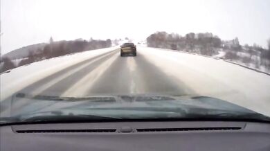 Čtyři mrtví po čelní srážce osobního auta s nákladním vozidlem