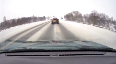 Čtyři mrtví po čelní srážce osobního auta s nákladním vozidlem