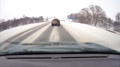 Čtyři mrtví po čelní srážce osobního auta s nákladním vozidlem
