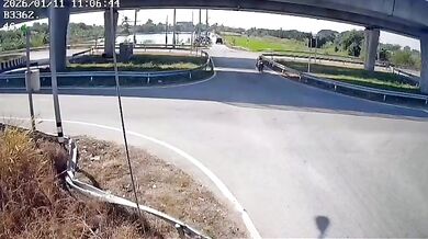 Sražení motorkáře na křižovatce