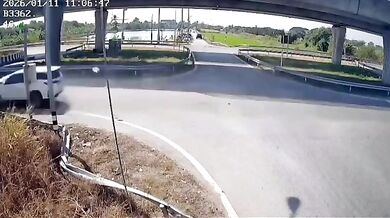 Sražení motorkáře na křižovatce