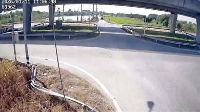 Sražení motorkáře na křižovatce