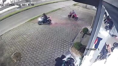 Organizovaná krádež motocyklů z prodejny