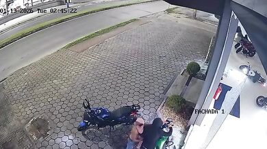 Organizovaná krádež motocyklů z prodejny