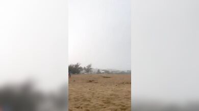 Tři američtí chlapci zasaženi bleskem na pláži