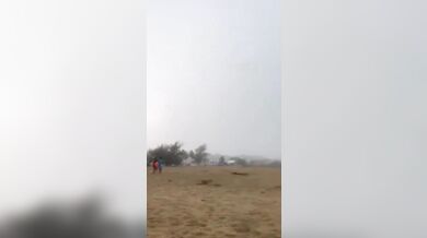 Tři američtí chlapci zasaženi bleskem na pláži