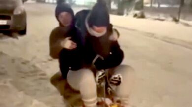 Děsivá nehoda při jízdě na saních