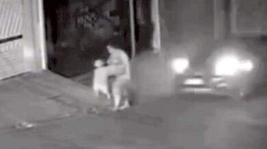 Těhotná žena sražena řidičem, který z místa nehody ujel