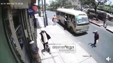 Tragická nehoda v Arequipě: Senior zemřel po srážce s minibusem