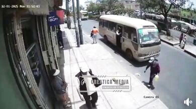 Tragická nehoda v Arequipě: Senior zemřel po srážce s minibusem