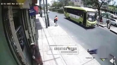 Tragická nehoda v Arequipě: Senior zemřel po srážce s minibusem