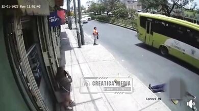 Tragická nehoda v Arequipě: Senior zemřel po srážce s minibusem