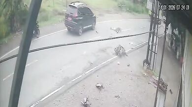 Čelní střet motorkáře s náklaďákem