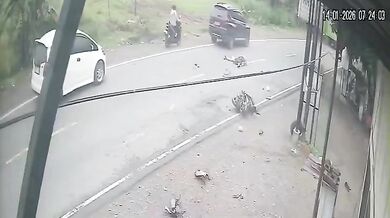 Čelní střet motorkáře s náklaďákem