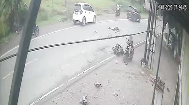 Čelní střet motorkáře s náklaďákem