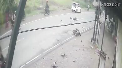 Čelní střet motorkáře s náklaďákem