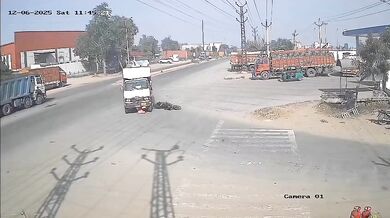 Sražení a přejetí motorkáře při odbočování